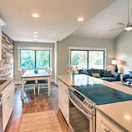 Villa With Golf Course Views, Walk To Harbour Town!
